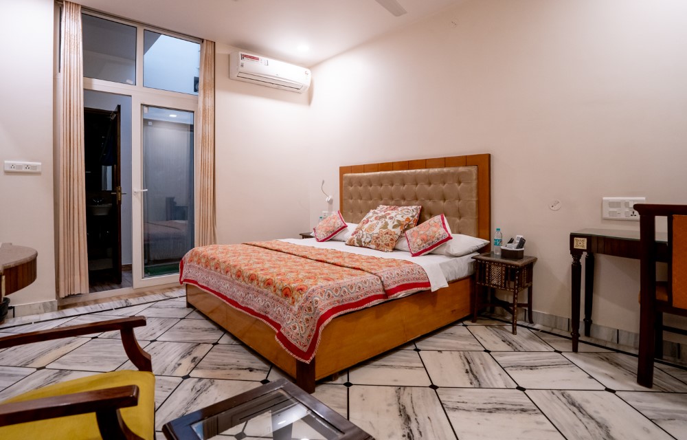 Transforming Hospitality Through Technology: How Smart Hotels Enhance Guest Experiences